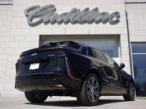 New 2024 Cadillac Lyriq Luxury image 3