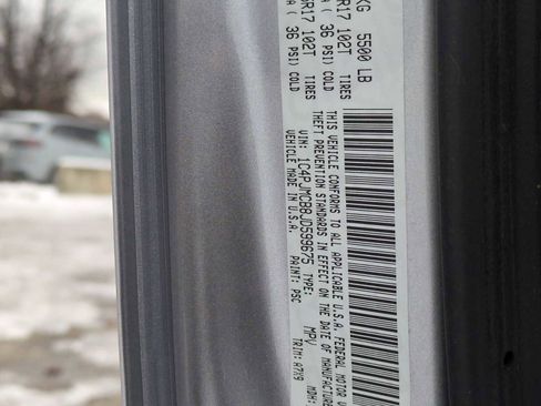 Used 2018 Jeep Cherokee Latitude w/ Cold Weather Group image 34