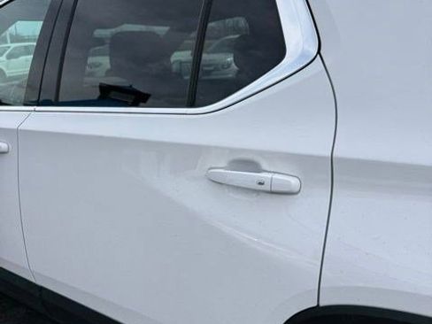 Used 2023 Chevrolet Traverse LT image 9