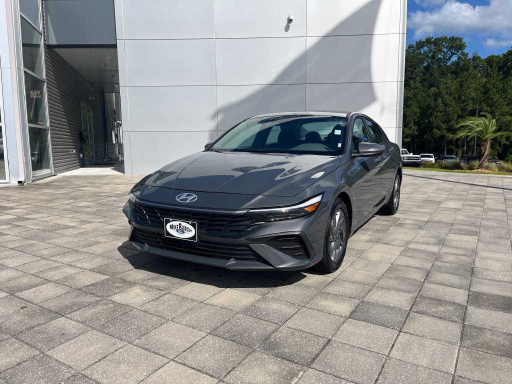 Used 2024 Hyundai Elantra SEL FWD image 2