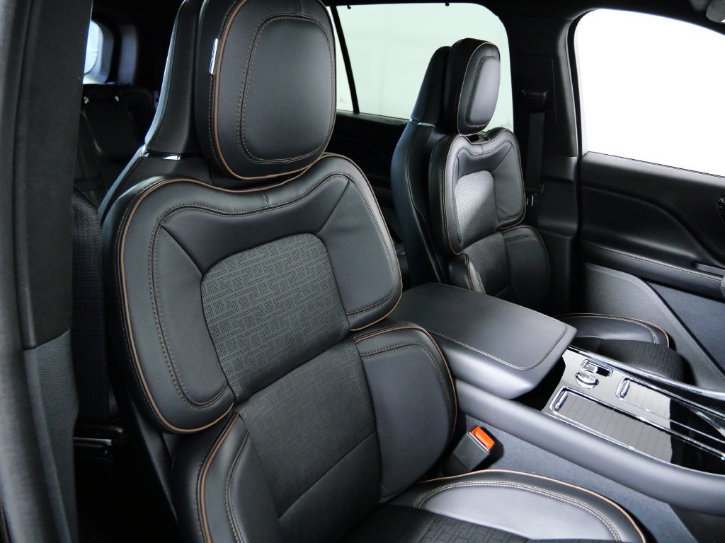 Certified 2025 Lincoln Aviator Black Label AWD/4WD image 11