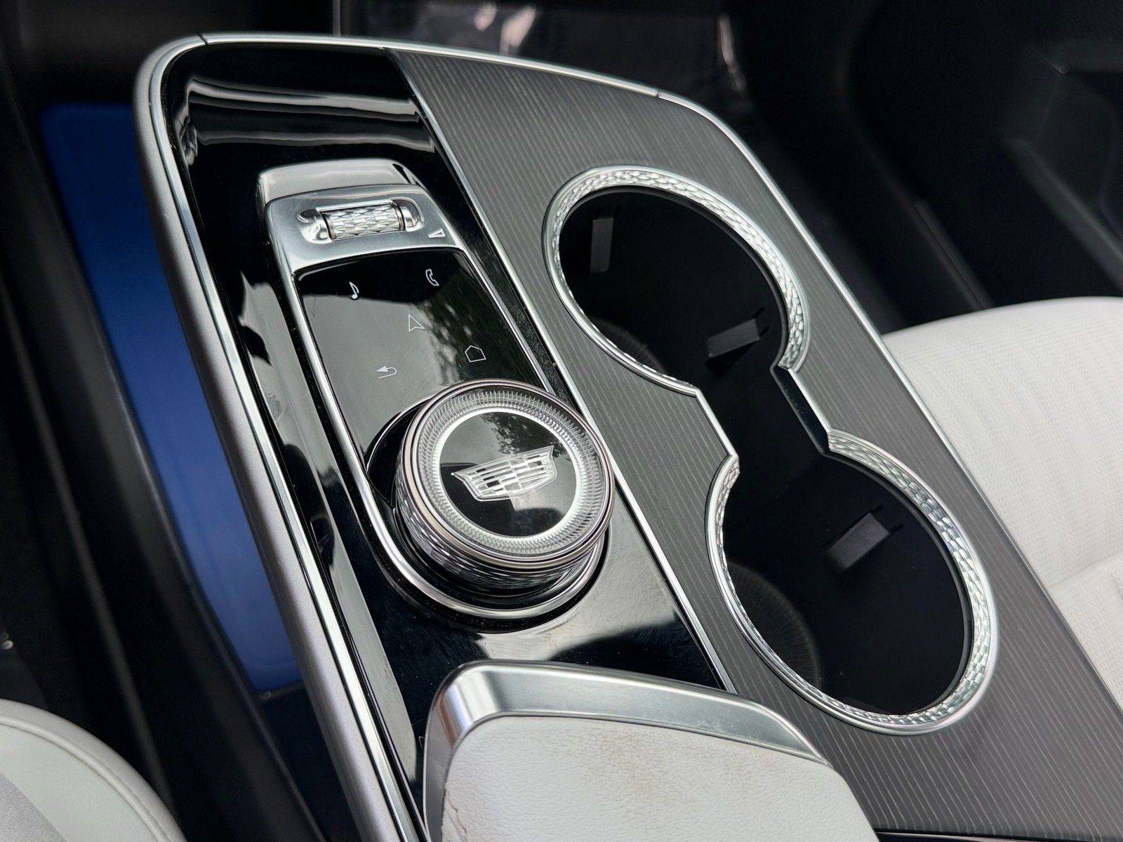 Used 2025 Cadillac Lyriq Luxury RWD image 28