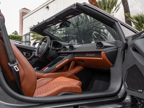 Used 2024 Lamborghini Huracan EVO image 27