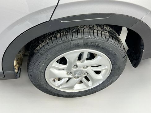 Used 2023 Hyundai Venue SE image 28