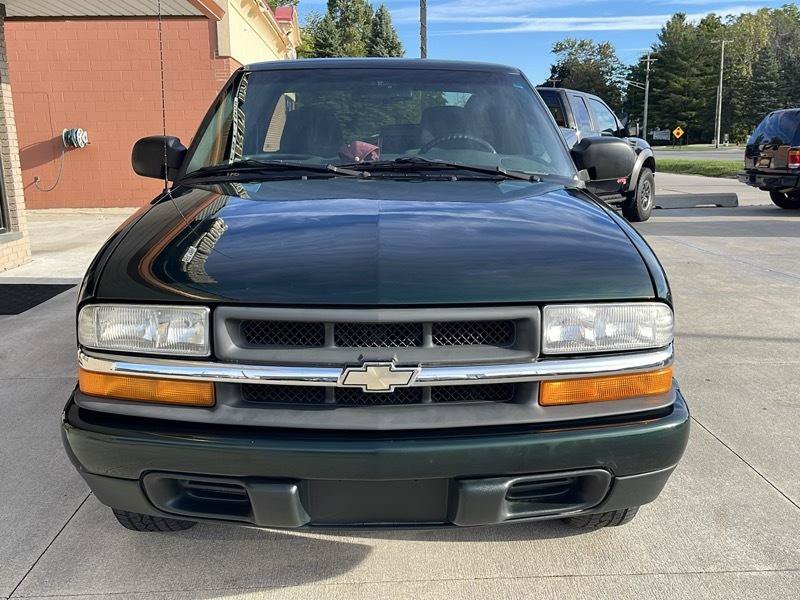 Used 2001 Chevrolet S10 Pickup LS w/ Preferred Equipment Group RWD image 5