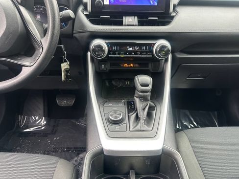 Used 2023 Toyota RAV4 LE AWD/4WD image 22