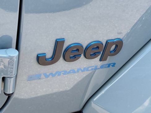 Used 2024 Jeep Wrangler Unlimited AWD/4WD image 16