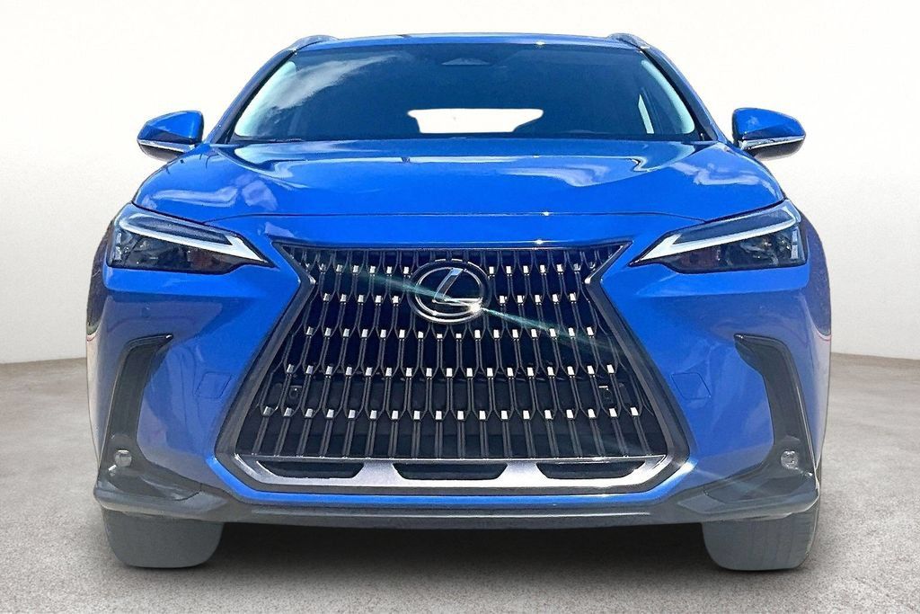 Used 2025 Lexus NX 250 FWD w/ Towing Package (2000 Lbs) image 4