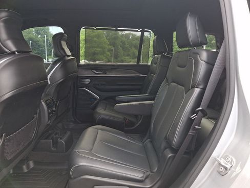 Used 2021 Jeep Grand Cherokee L Overland w/ Luxury Tech Group IV AWD/4WD image 21