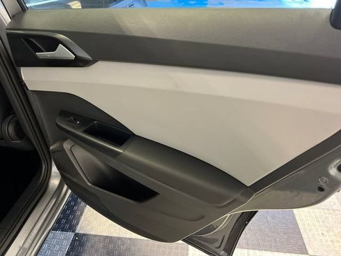 Certified 2022 Volkswagen Taos SE FWD image 13