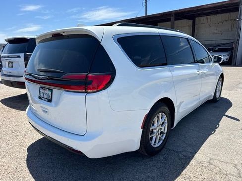 Used 2022 Chrysler Pacifica Touring-L FWD image 5