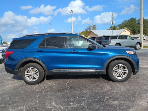 Used 2022 Ford Explorer XLT w/ Equipment Group 202A AWD/4WD image 3