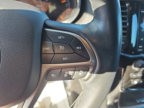 Used 2022 Jeep Grand Cherokee Limited w/ Trailer Tow Group IV image 22