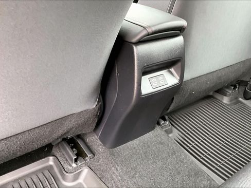Used 2025 Toyota Corolla SE FWD image 34