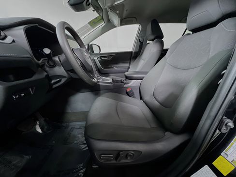 Used 2025 Toyota RAV4 XLE image 15