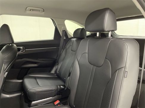 Used 2025 Kia Sorento EX image 17