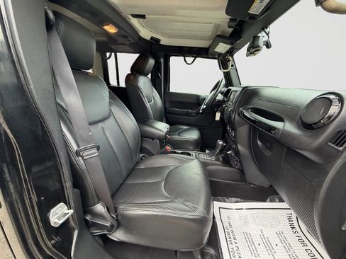 Used 2015 Jeep Wrangler Unlimited Sahara image 16