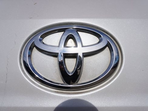 Used 2023 Toyota Highlander XLE image 32