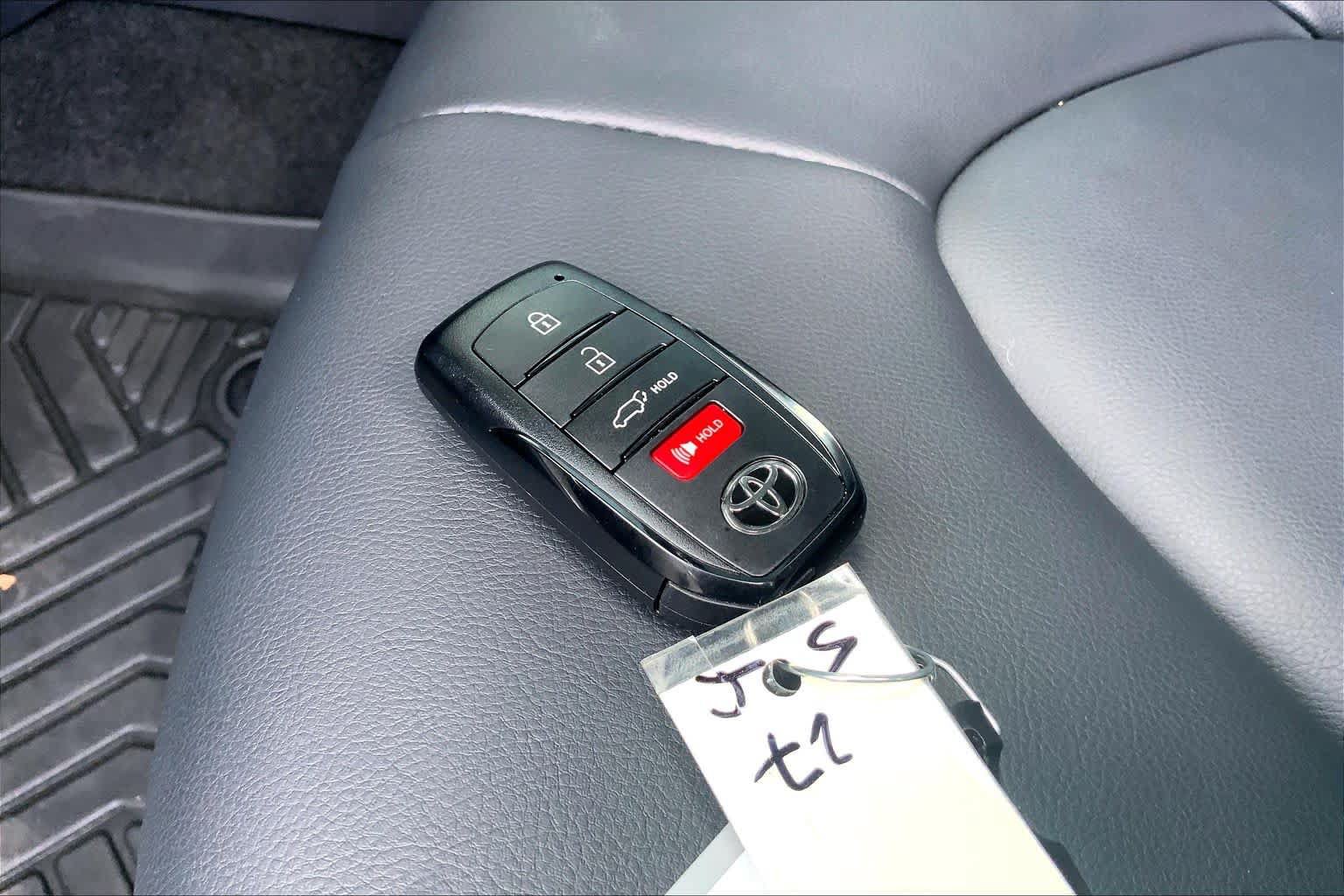 Used 2026 Toyota Highlander XLE AWD/4WD image 13