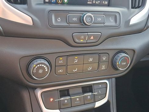 Used 2024 GMC Terrain SLE AWD/4WD image 15