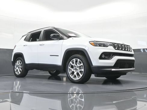 Used 2025 Jeep Compass Limited AWD/4WD image 58