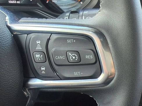 Used 2026 Jeep Wrangler Unlimited Sahara AWD/4WD image 25