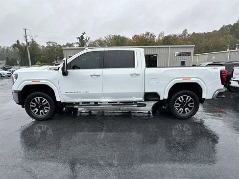 Used 2024 GMC Sierra 2500 SLT w/ SLT Premium Package image 9