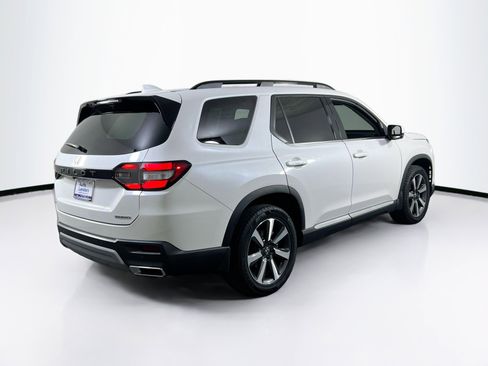 Used 2023 Honda Pilot Touring image 5