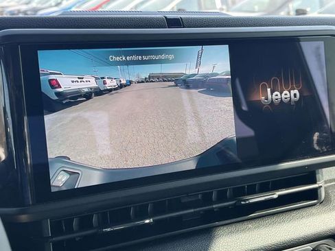 Used 2024 Jeep Gladiator Sport AWD/4WD image 29