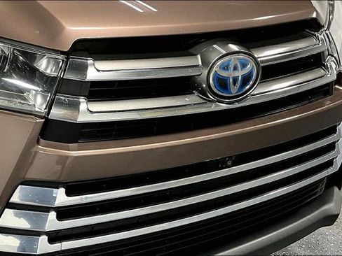 Used 2017 Toyota Highlander Limited Platinum AWD/4WD image 31