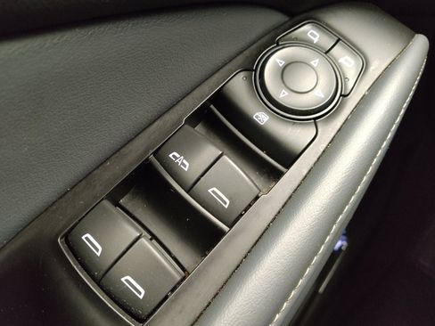 Used 2018 Buick Enclave Essence image 27