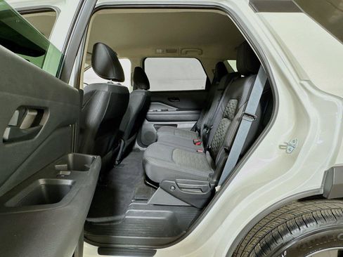 Used 2025 Nissan Pathfinder SV FWD image 21