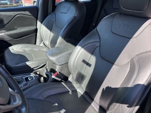 Used 2021 Jeep Cherokee Limited image 25