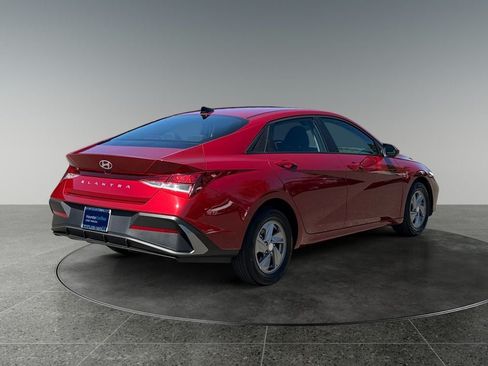 Used 2025 Hyundai Elantra SE FWD image 9