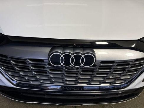 Used 2024 Audi Q8 e-tron Premium Plus image 26