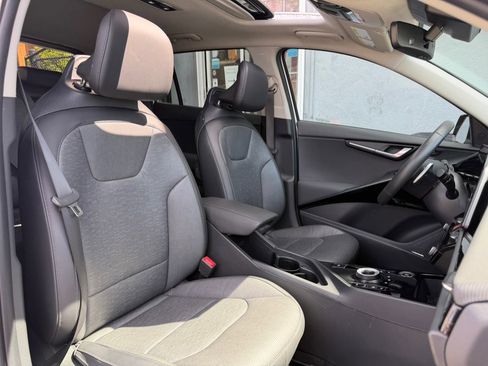 Used 2023 Kia Niro Wave image 33