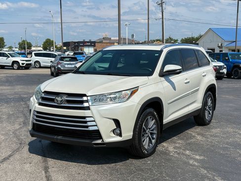 Used 2019 Toyota Highlander XLE FWD image 5