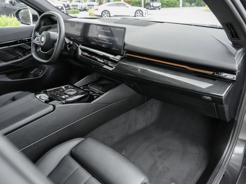 Used 2024 BMW 530i RWD image 41