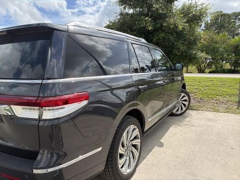 Used 2022 Lincoln Navigator Reserve AWD/4WD image 5