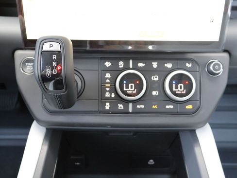 New 2026 Land Rover Defender 110 X-Dynamic SE image 16