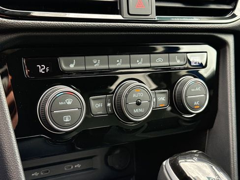 Certified 2024 Volkswagen Taos SE image 19