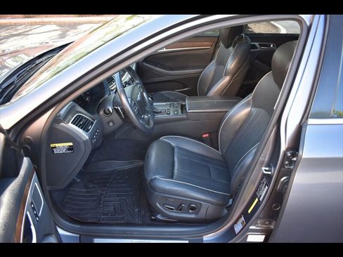 Used 2015 Hyundai Genesis 5.0 RWD image 16