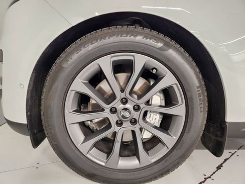 Used 2025 Land Rover Range Rover Sport SE AWD/4WD image 8