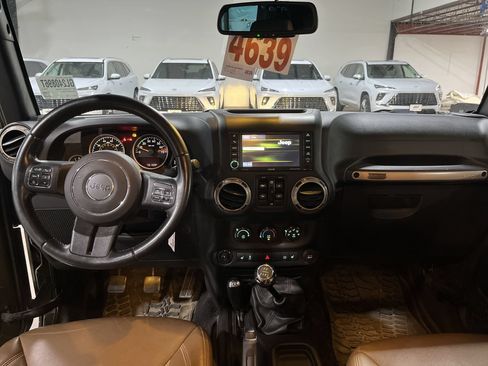 Used 2016 Jeep Wrangler Unlimited Sahara AWD/4WD image 16