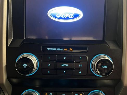 Used 2019 Ford F150 King Ranch w/ Equipment Group 601A Luxury AWD/4WD image 15