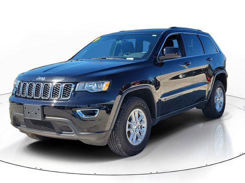 Used 2019 Jeep Grand Cherokee Laredo image 3