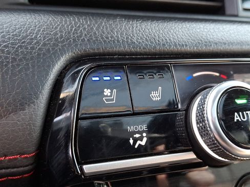 Used 2025 Honda Pilot Black Edition image 26