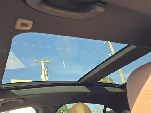 Used 2023 Alfa Romeo Stelvio Ti image 13