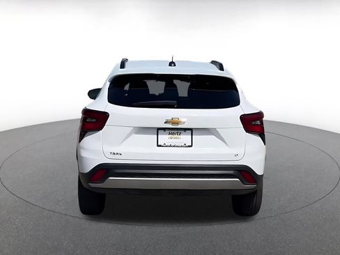 Used 2025 Chevrolet Trax LT FWD image 12