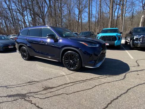 Used 2025 Toyota Highlander XSE image 6